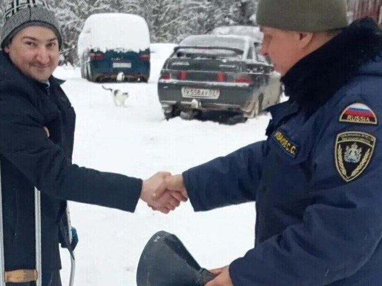 Новгородские спасатели доставили генераторы жителям Маловишерского округа