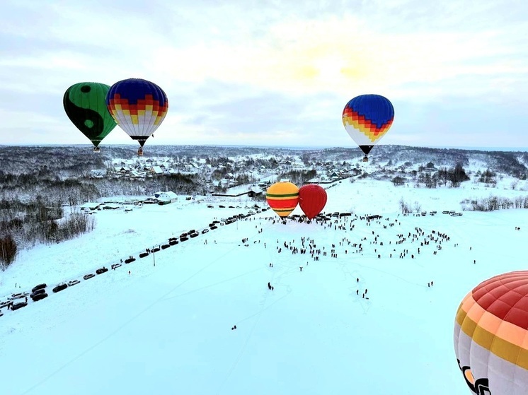 «Яблоки на снегу» так называется зимний фестиваль воздухоплавания, прошедший в Ярославской области