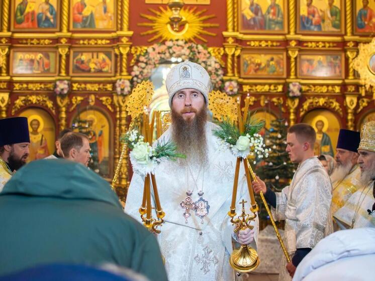 Рождественское богослужение в Великих Луках: епископ Варнава совершил первую самостоятельную службу