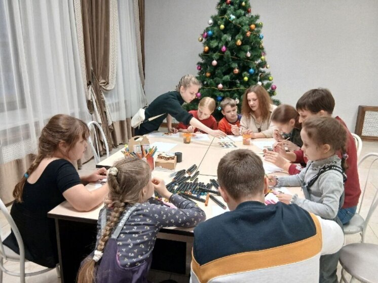 В Ишиме прошёл мастер‑класс по росписи гипсовых фигурок «Символ года»