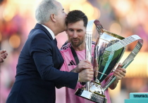 Лионель Месси, 38-летний нападающий «Интер Майами» и капитан сборной Аргентины, планирует после завершения карьеры создать собственный футбольный клуб, а не становиться тренером. Его контракт с «Майами» действует до 2028 года и предусматривает получение миноритарной доли в клубе. В 2025 году он помог команде выиграть первый Кубок MLS, а также поддержал проект Луиса Суареса — уругвайский клуб «Депортиво LSM». Чемпионат мира 2026 года, стартующий 11 июня, станет для Месси последним.