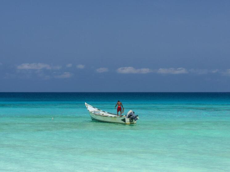 Первая группа застрявших на Сокотре граждан РФ смогла ее покинуть
