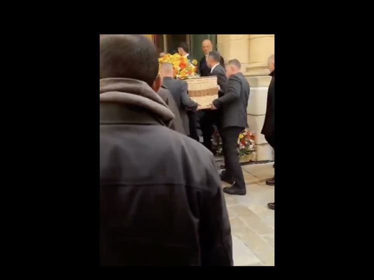 Брижит Бардо похоронили в плетеном гробу