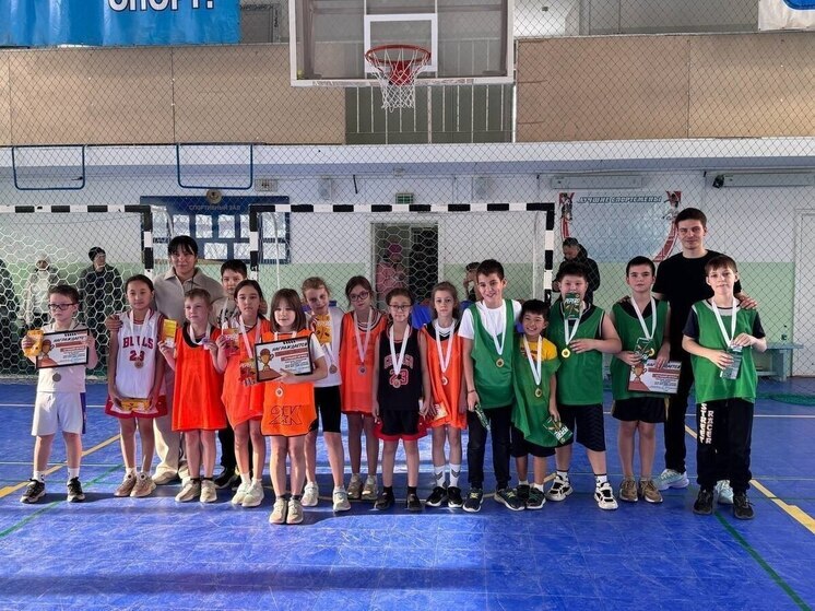 «Огурцы» и «Голден Стэйт» стали победителями новогоднего баскетбольного турнира среди юных сахалинцев