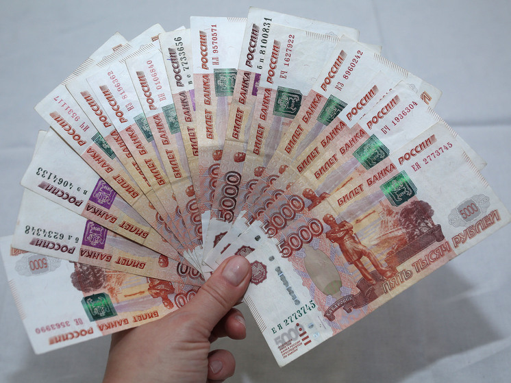 В России хотят поднять надбавку к пенсии на уход до уровня МРОТ