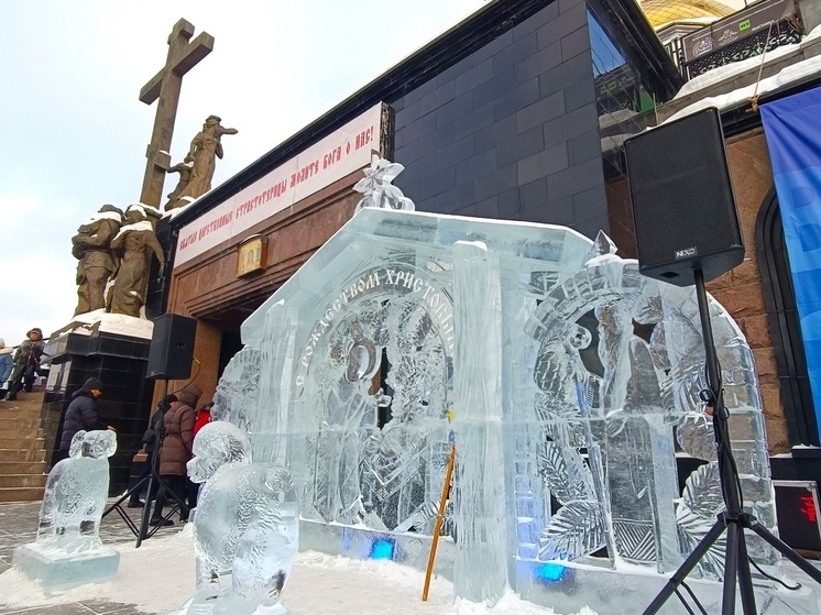 Екатеринбург украсили изображениями рождественских вертепов