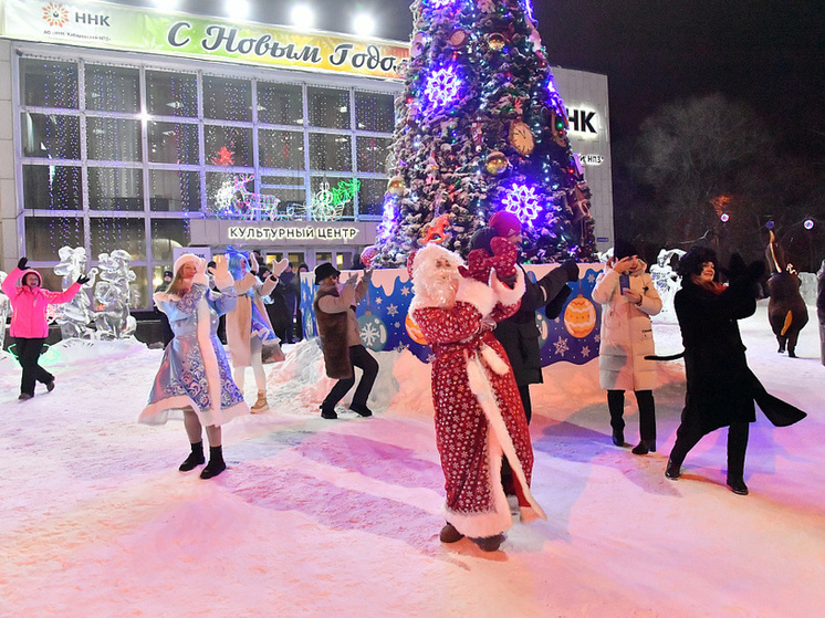 Новогодний городок разместили рядом с Домом культуры Хабаровска