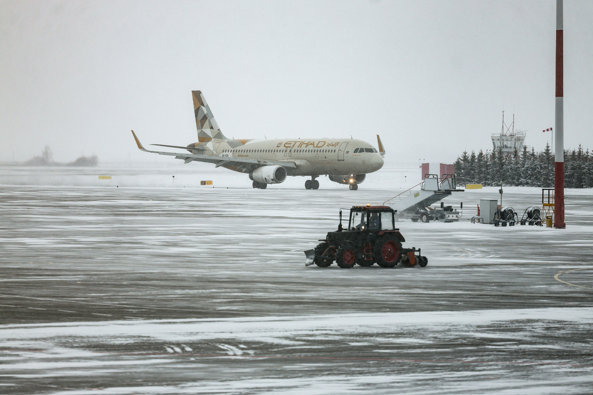 Закрывался на семь часов: аэропорт Волгограда возобновил работу