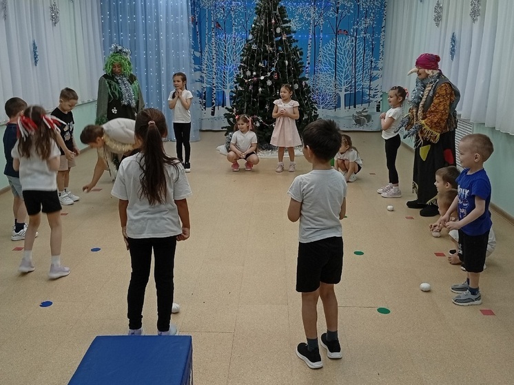 Красное в НАО посетили Лесная и Болотная яга