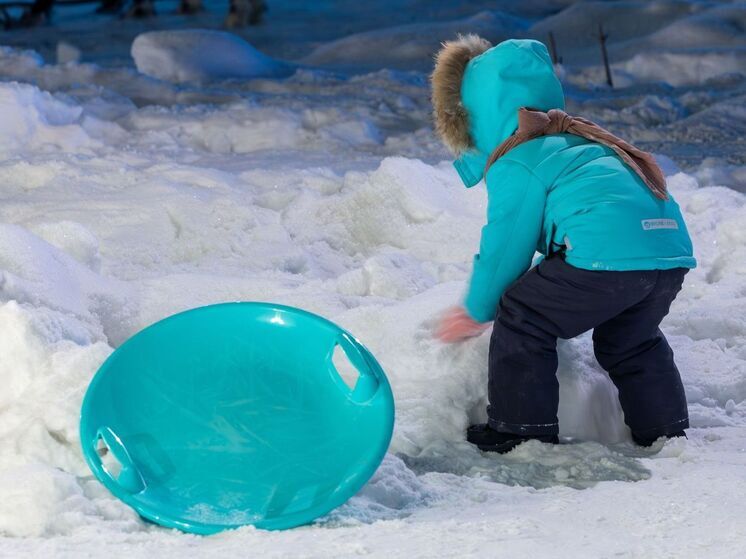 Госавтоинспекция Ямала предупредила об опасности катания с горок вблизи дорог