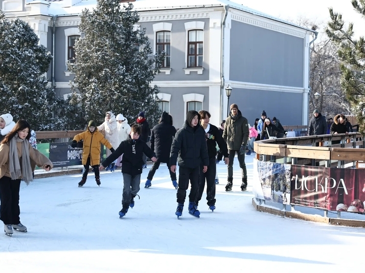 Рекордное число астраханцев посетило каток в кремле