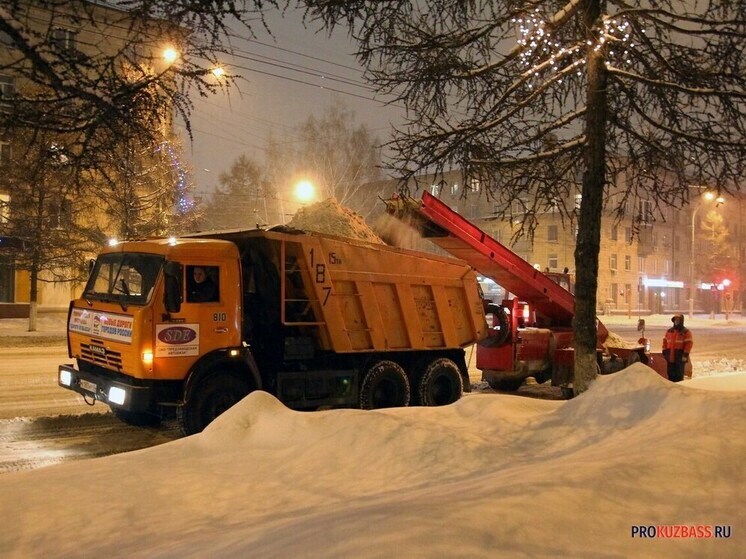 Из жилых районов Кемерова вывезли больше 20 тысяч кубометров снега
