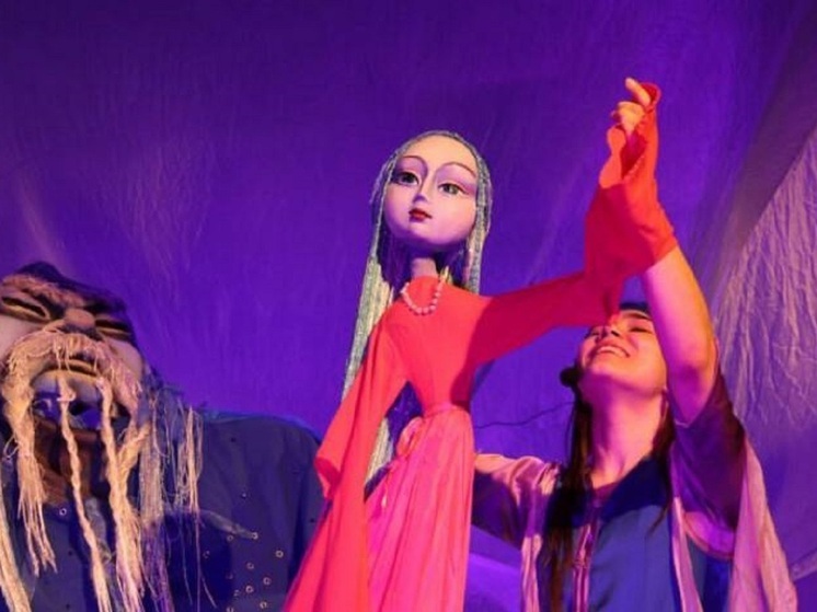 Артисты Бурятского республиканского театра кукол представили в Луганске спектакль «Дочь Байкала — Ангара» (0+)