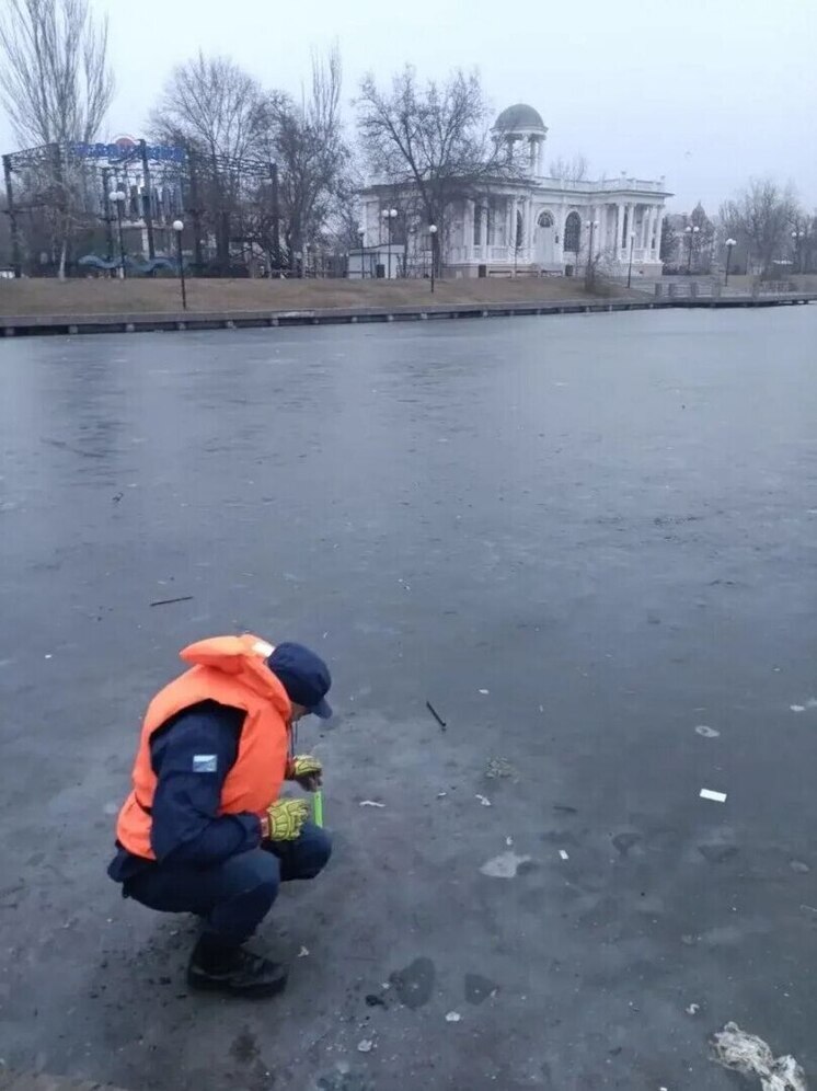 Астраханцев предупреждают об опасности выхода на лед городских водоемов