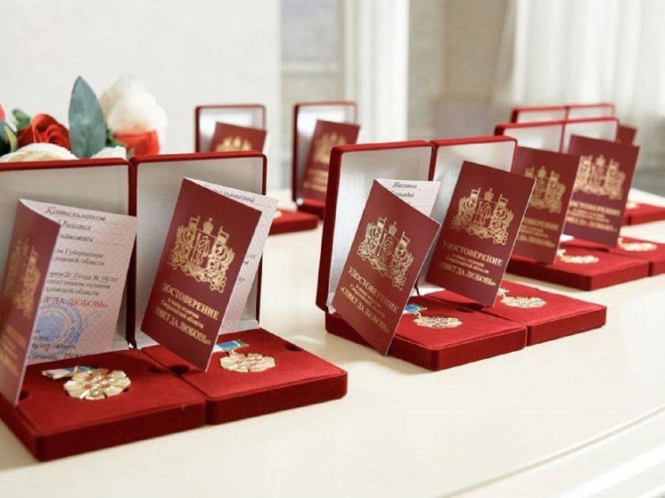 Знак «Материнская доблесть» получили почти 9 тысяч свердловчанок