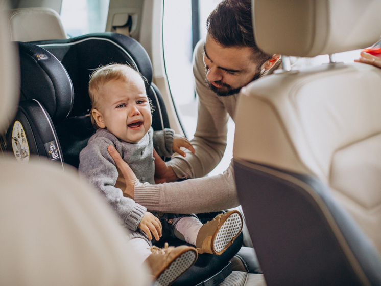 С 9 января резко возрастут штрафы за перевозку детей без автокресел