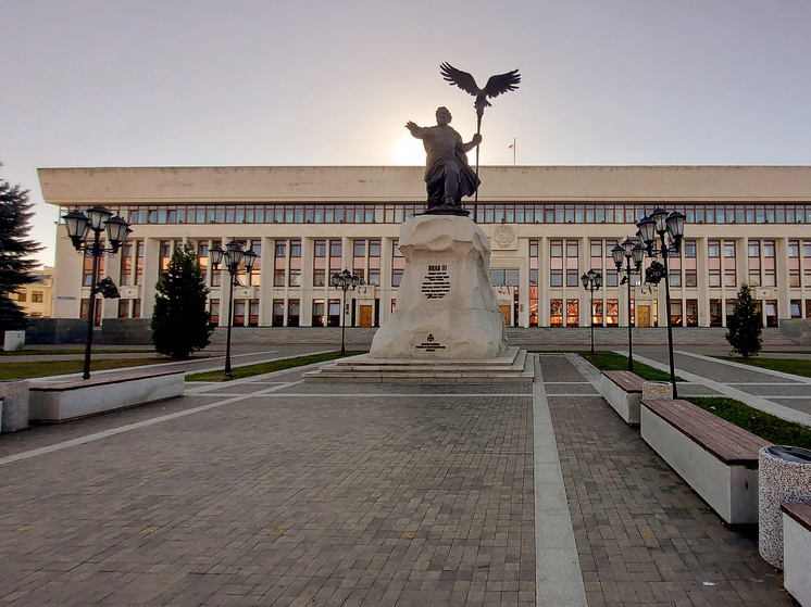 Около здания калужского правительства избили человека