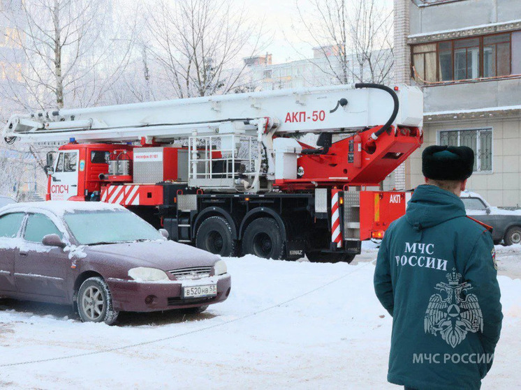 Новгородские спасатели и автоинспекторы напомнили водителям о правильной парковке