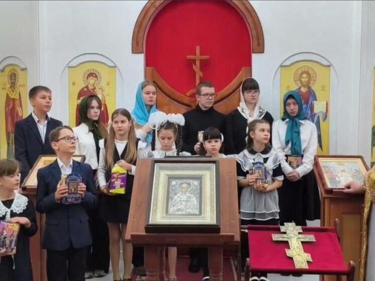 Свердловская область передала подарки детям Тельманово