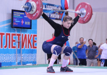 Исполнительный совет Европейской федерации тяжелой атлетики отменил чемпионат Европы среди юниоров и до 23 лет 2026 года в Польше из-за отсутствия визовых гарантий для спортсменов из России и Беларуси. Подтверждена новая дата проведения аналогичного турнира в Албании — октябрь 2026 года. Решение по чемпионату до 15 лет будет принято в январе 2026 года. EWF подчеркивает приверженность инклюзивности и недопустимости политизации спорта.