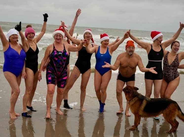 Янтарные моржи открыли купальный сезон