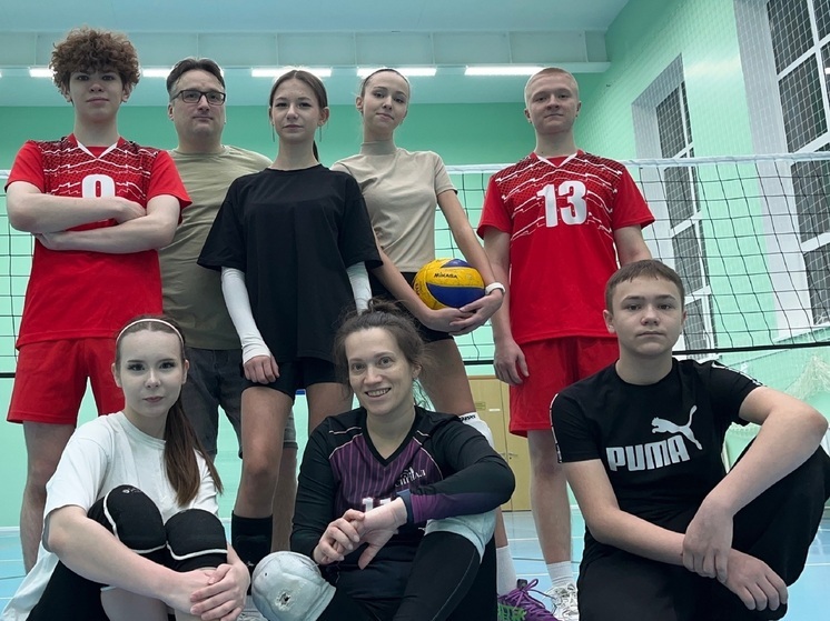 В Тельвиске прошли товарищеские соревнования по волейболу