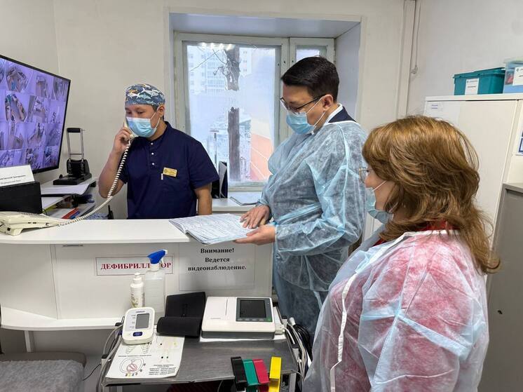 Минздрав Якутии продолжает мониторинг медицинских организаций в праздничные дни