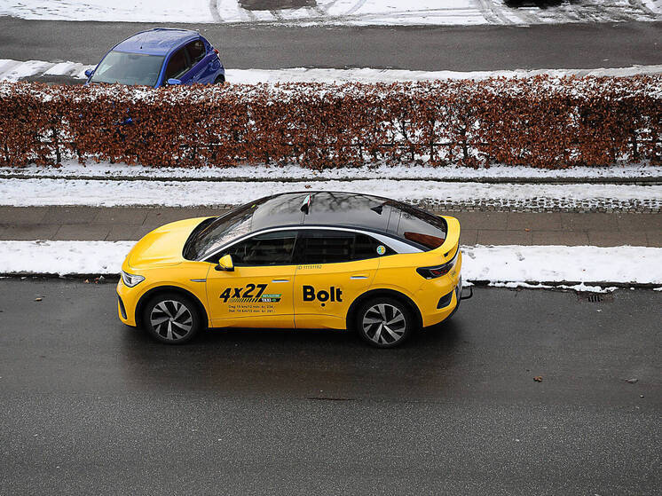 Из-за новых правил и роста затрат такси в России подорожает на треть