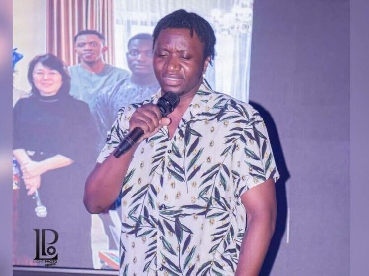 Кристоф Кинг из Камеруна спел на якутском языке и стал звездой сельских концертов в Якутии