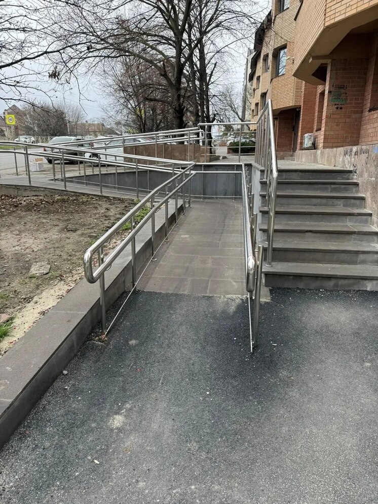 На тротуарах Ставрополя в 2025 году появилось ещё 25 «точек доступности» для маломобильных граждан