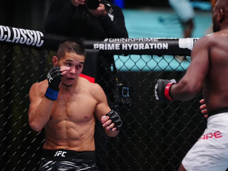 UFC вернётся в Мехико: главный бой — поединок в наилегчайшем весе между пятым номером Брэндоном Морено (29-3-2) и седьмым Асу Алмабаевым (23-3). В со-главном событии — Мэйси Чиассон (11-5) против Айлин Перес (12-2) в легчайшем весе. Всего в карде 11 боёв, включая дебютантов и бойцов с победными сериями. 