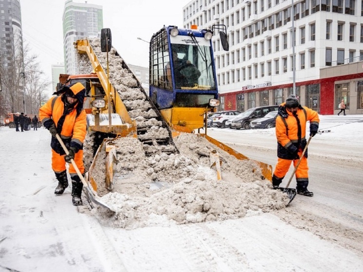 Коммунальщики Екатеринбурга вывезли свыше 21 тыс. тонн снега за праздники