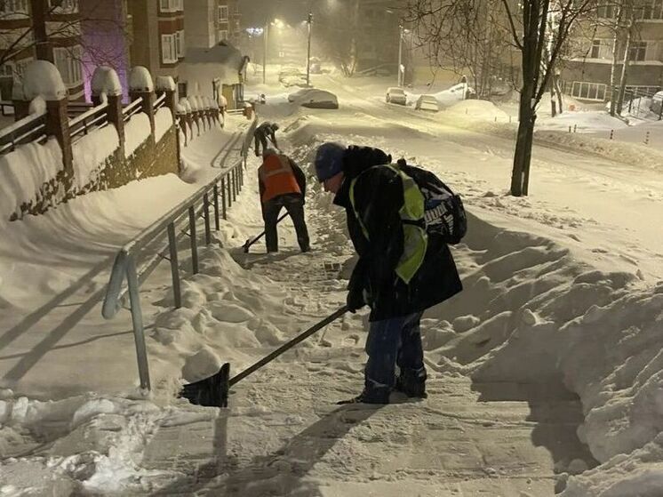 Киров против стихии: более 11 000 кубометров снега вывезено с улиц за ночь