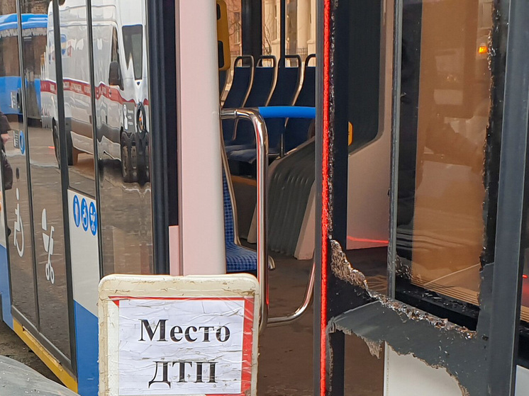 В ДТП с электробусом и трамваем в Москве пострадали пять человек