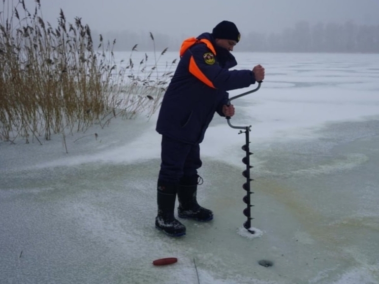 В Калининградской области спасатели вышли на ледовые рейды