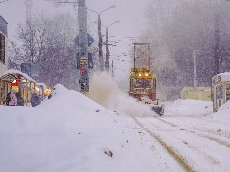 Метель и гололедица парализуют движение в Туле и области 9 января
