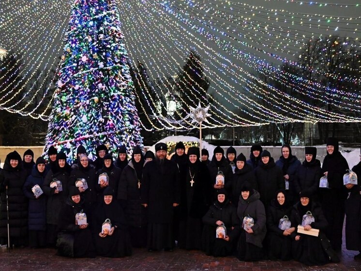 Сестры псковских женских обителей поздравили митрополита Матфея с праздником Рождества