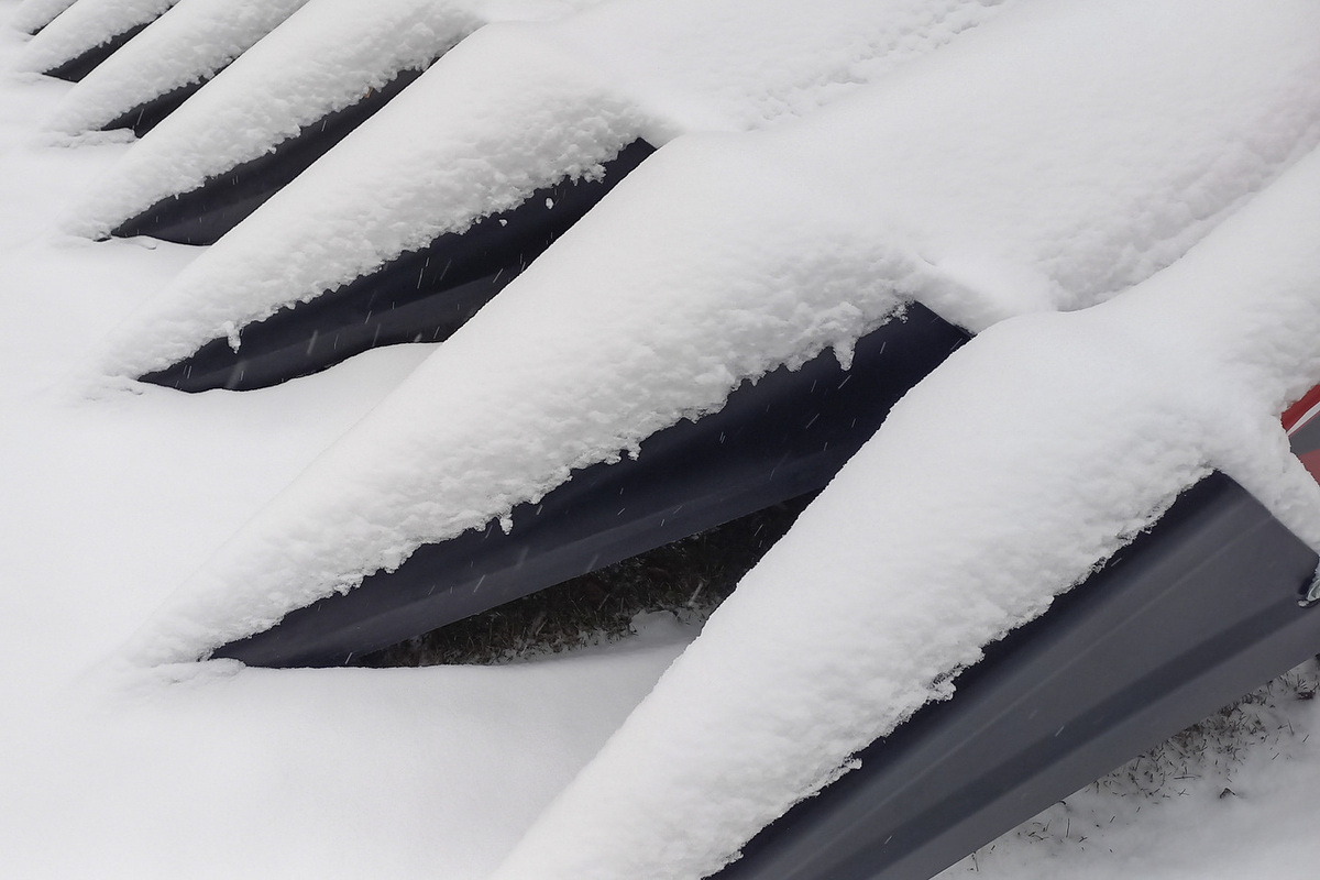 Жителей Москвы попросили не пользоваться своими автомобилями из-за снега