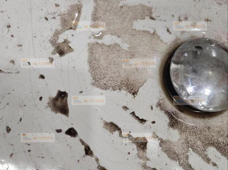 Горячая вода превратилась в ржавый кошмар для жителей Невского района