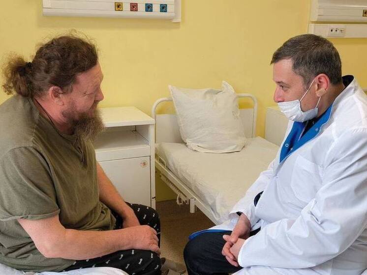 После удара беспилотника: настоятеля храма экстренно перевозят в Москву, его сын госпитализирован