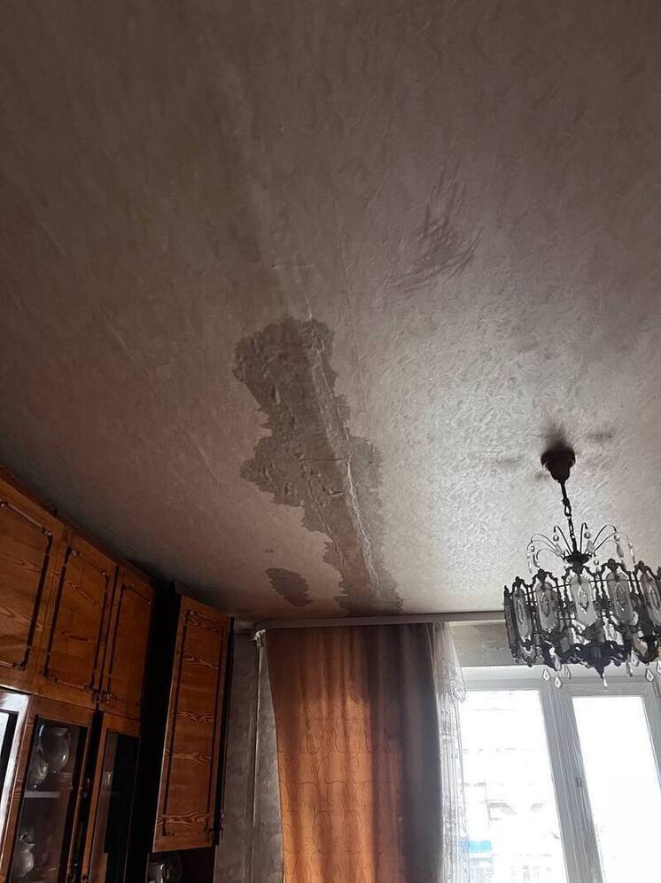 В Ясиноватском МО в результате ремонта кровли подтопило квартиры дома