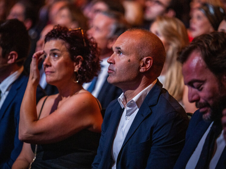 Культурные «брови»: простыми словами о highbrow и lowbrow