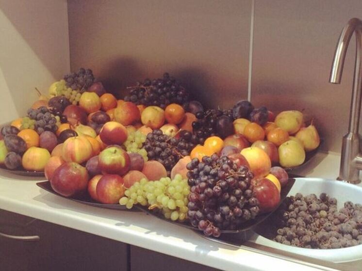 Стереть с лица следы новогоднего застолья поможет маска из фруктов