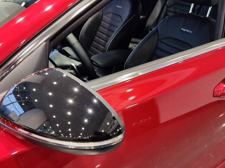 Продажи новых автомобилей снизились на 16% в Петербурге