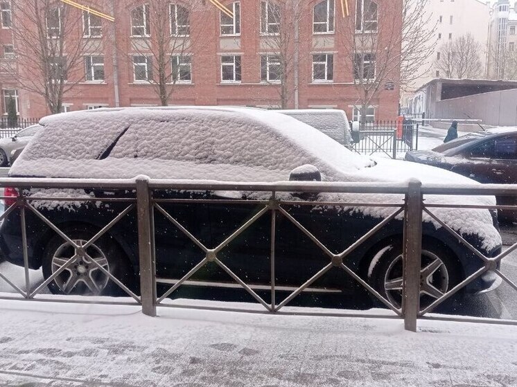 Автомобилистов Петербурга предупредили о местах уборки снега через СМС-рассылку