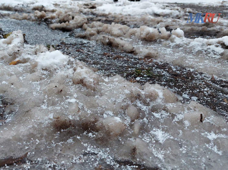 На улицы Калуги высыпали 360 тонн реагентов