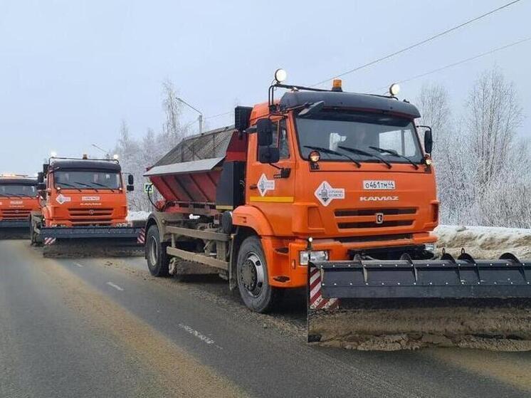Костромские трассы расчищают после вчерашнего снегопада