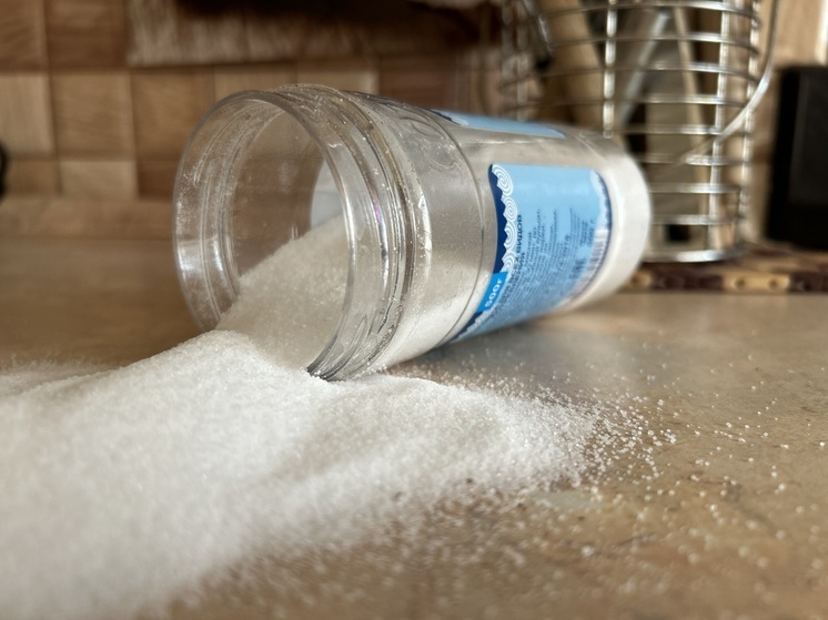 Новгородцев предупредили, что привычка досаливать пищу повышает риск инфаркта