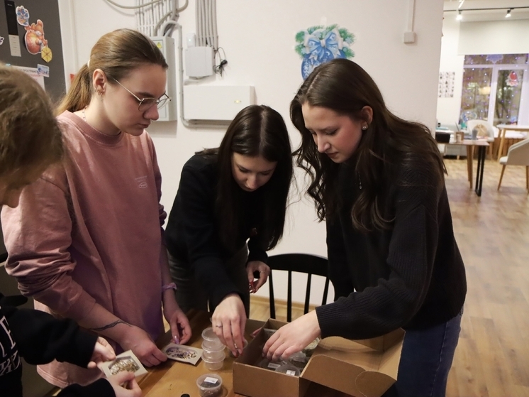 В молодежном центре Никеля прошел мастер-класс по аромасаше