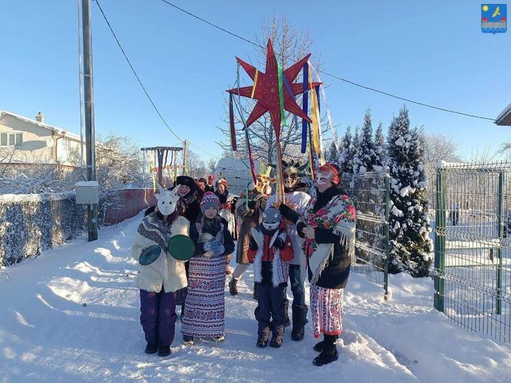 По деревне Котлы Кингисеппского района ходили колядовщики